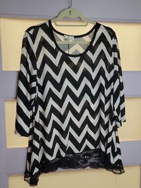 Hot Ginger Black & White Chevron Lace-Hem Tunic